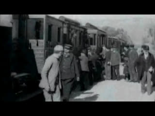 auguste and louis jean lumiere. arrival of the train at la ciota station. 1895 (first ever film)